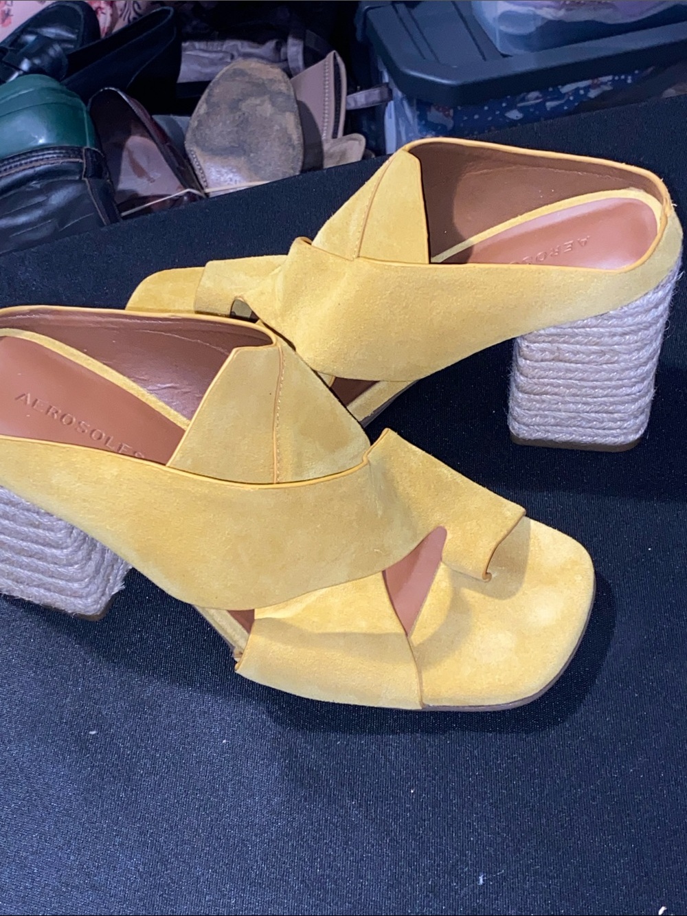 AEROSOLES WO SIZE 9(LEFT SHOE) SIZE 10(RIGHT SHOE)MUSTARD SUEDE LEATHER